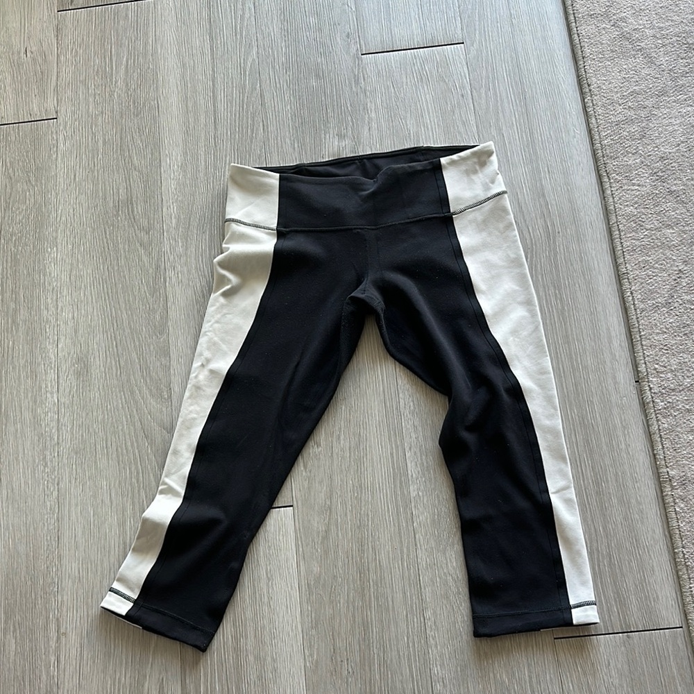 Vintage Lululemon cropped Black and White Leggings